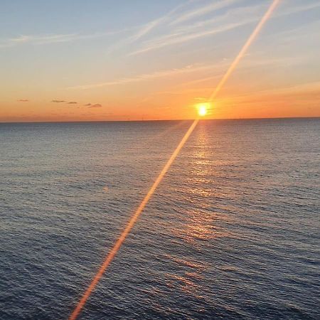 Skylark Apartment Peacehaven Екстер'єр фото